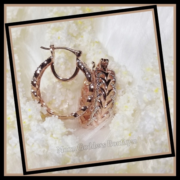 Chevron Hoop Earrings 18K Rose Gold over Platinum - Picture 6 of 6